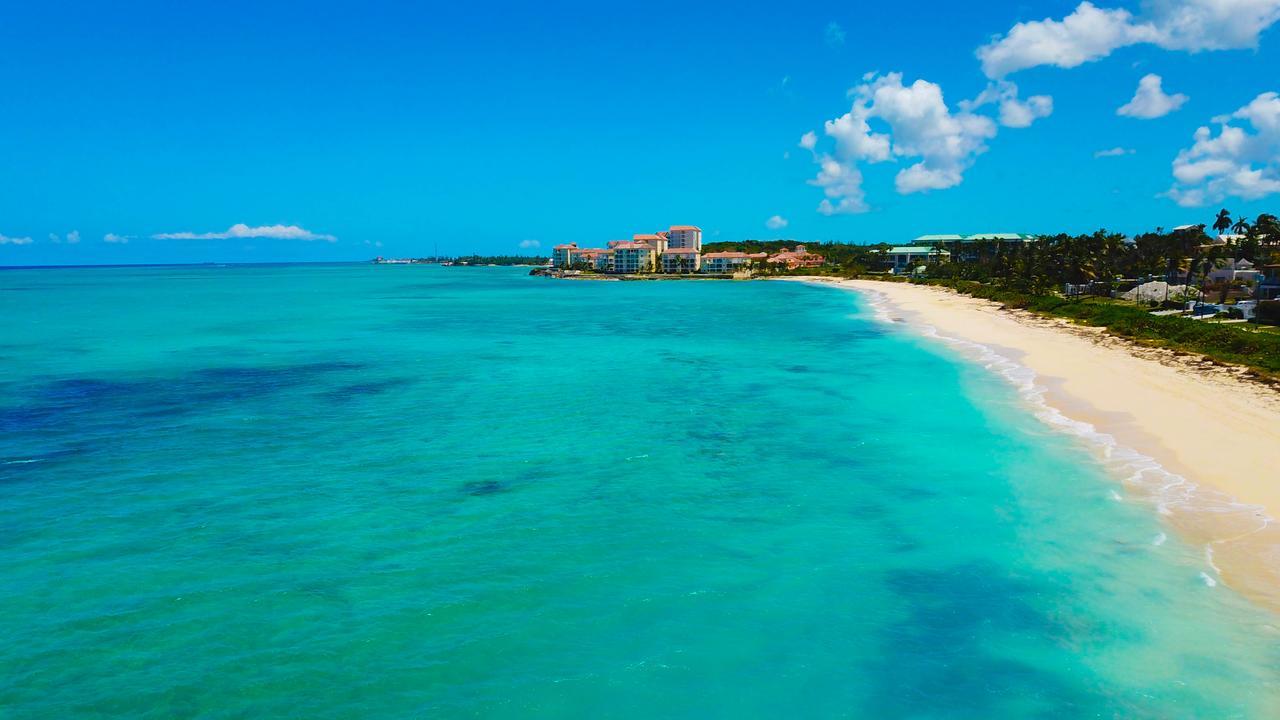 Four Bedroom Oceanfront Villa Nassau Exterior photo