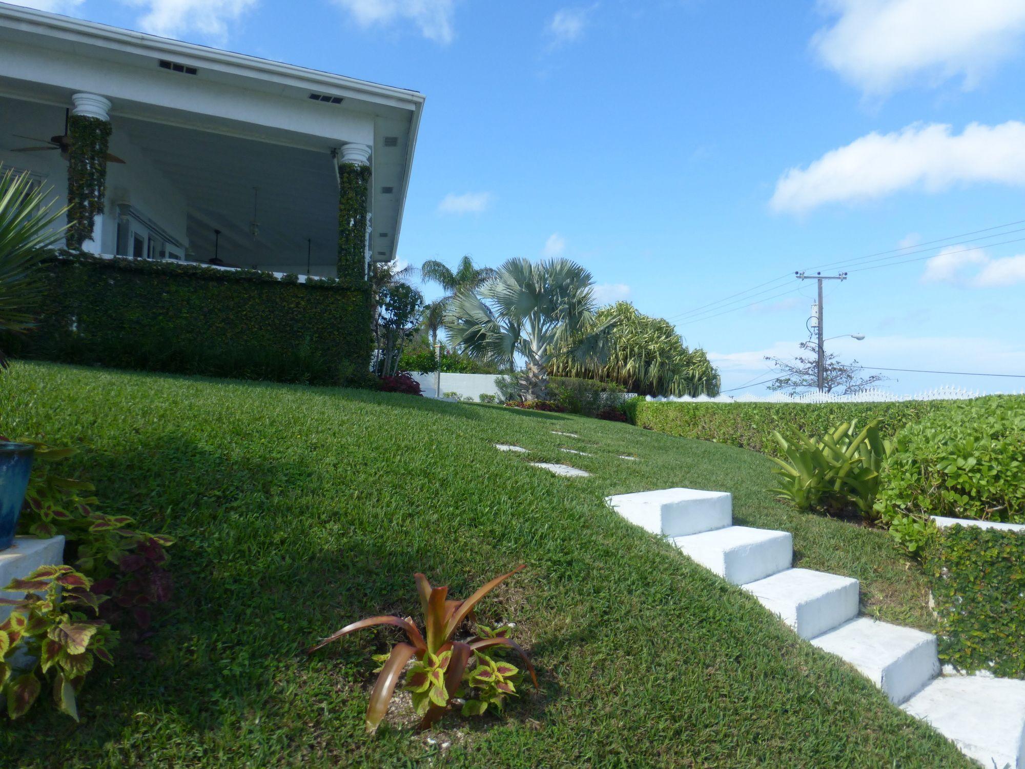 Four Bedroom Oceanfront Villa Nassau Exterior photo