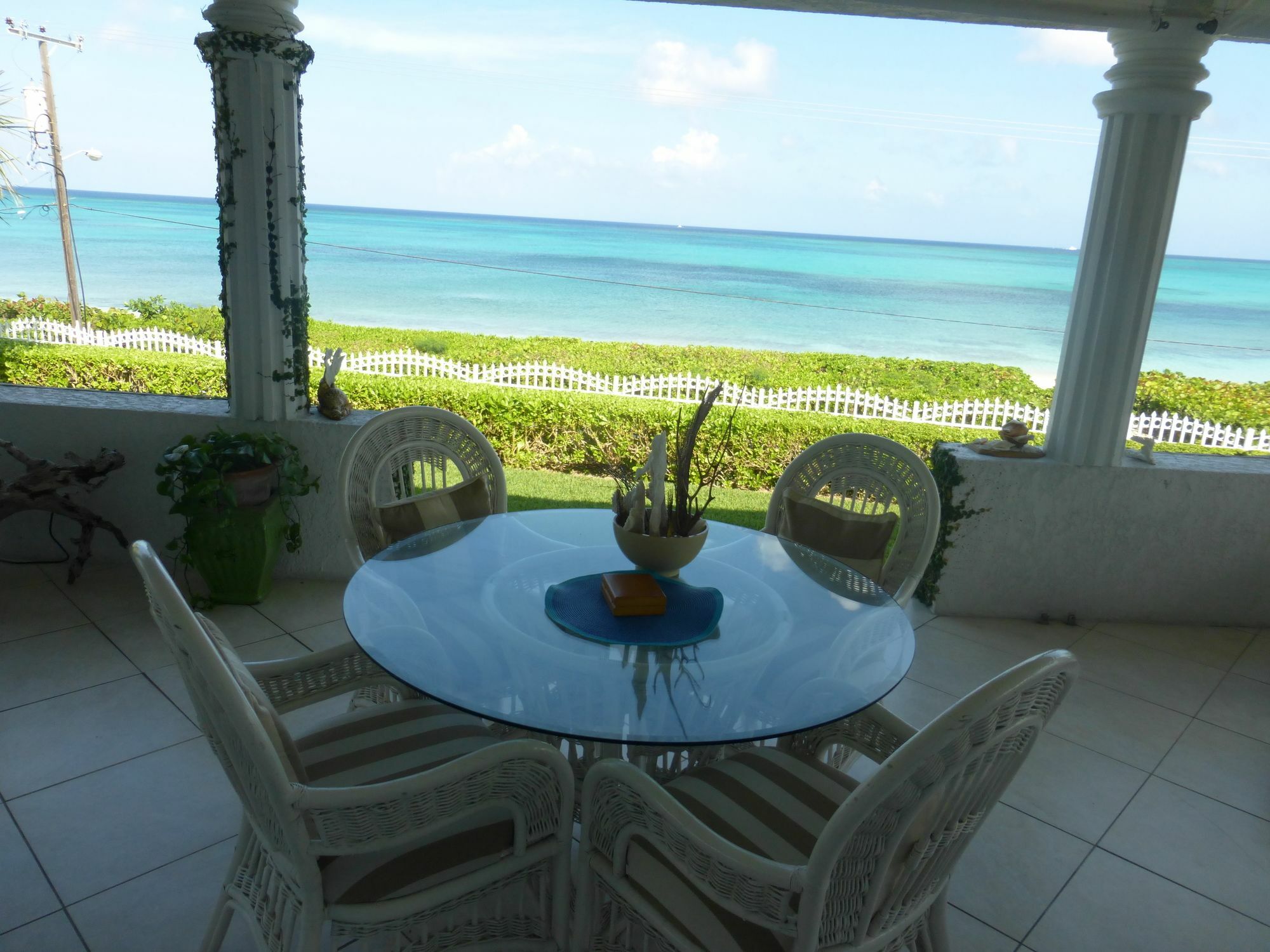 Four Bedroom Oceanfront Villa Nassau Exterior photo