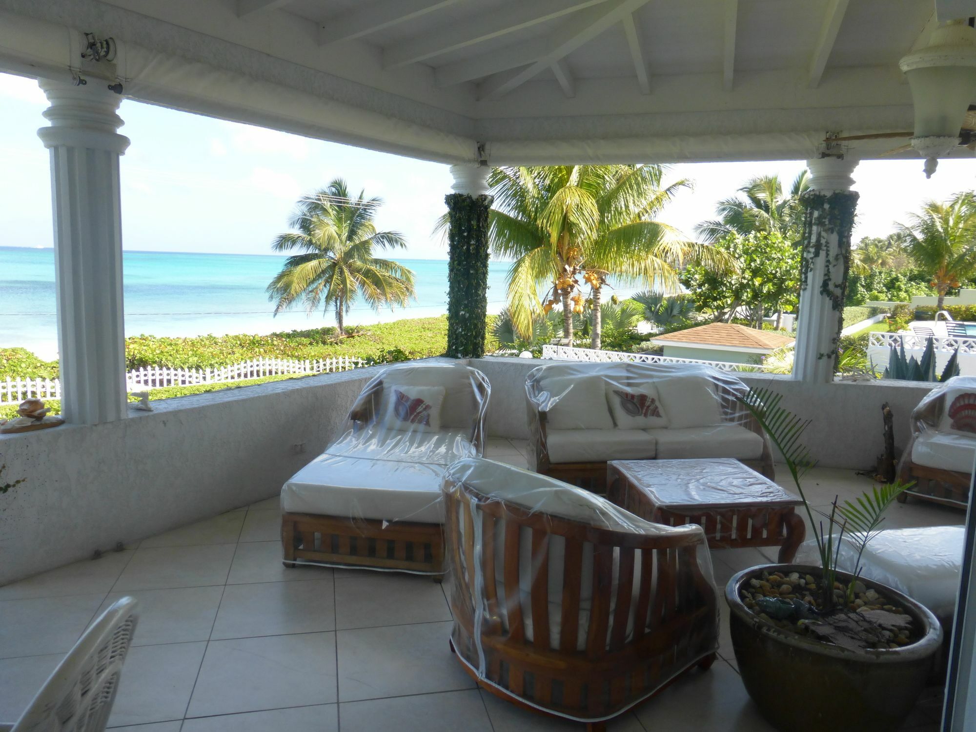 Four Bedroom Oceanfront Villa Nassau Exterior photo